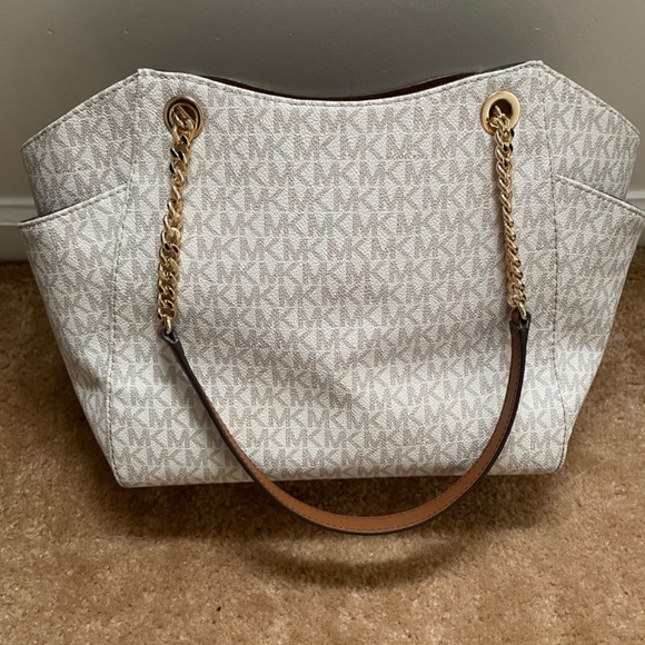 MK Purse with an Steve Madden Pouch - Picture 3 of 6